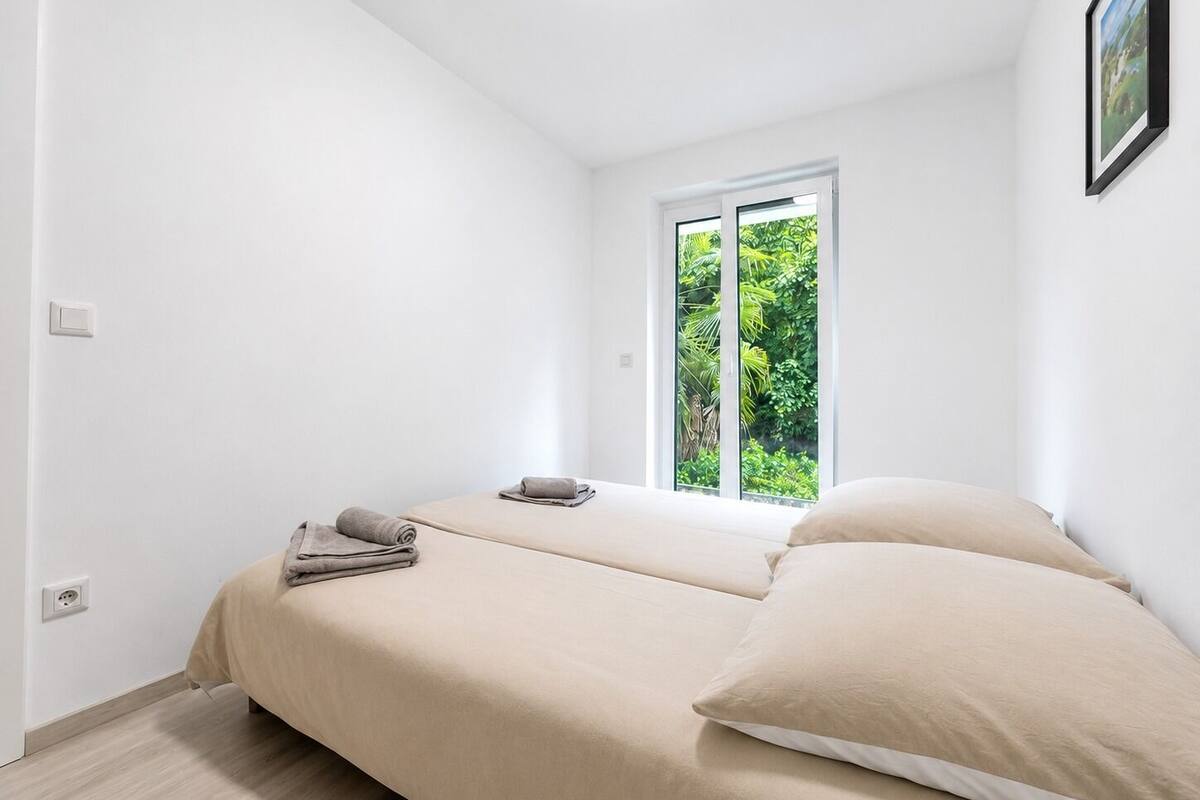 Executive Apartment | Free WiFi, bed sheets