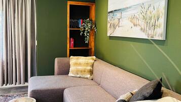 Comfort Apartment, 2 Bedrooms, Kitchen | Living area