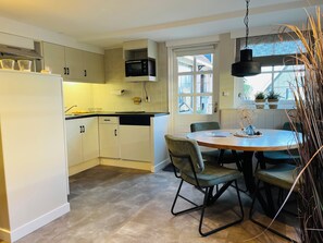 Apartamento Confort, 2 habitaciones, cocina, en esquina | Restauración