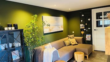 Comfort Apartment, 2 Bedrooms, Kitchen, Corner | Bahagian dalam