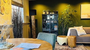 Comfort Apartment, 2 Bedrooms, Kitchen, Corner | Dining