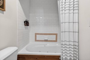 Hair dryer, towels - Family Condo w Summer Pool, 5 Mins to Village (Mont-Tremblant)