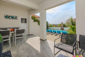 Patio / Balcony - Elegant Villa Near Beach in Zadar (Zadar)