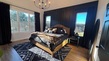 5 bedrooms, iron/ironing board, free WiFi, bed sheets