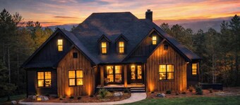 Luxury Farmhouse on 60 Acres - Sleeps 14 - Pet Friendly