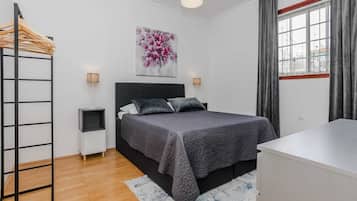 1 bedroom, iron/ironing board, travel cot, free WiFi