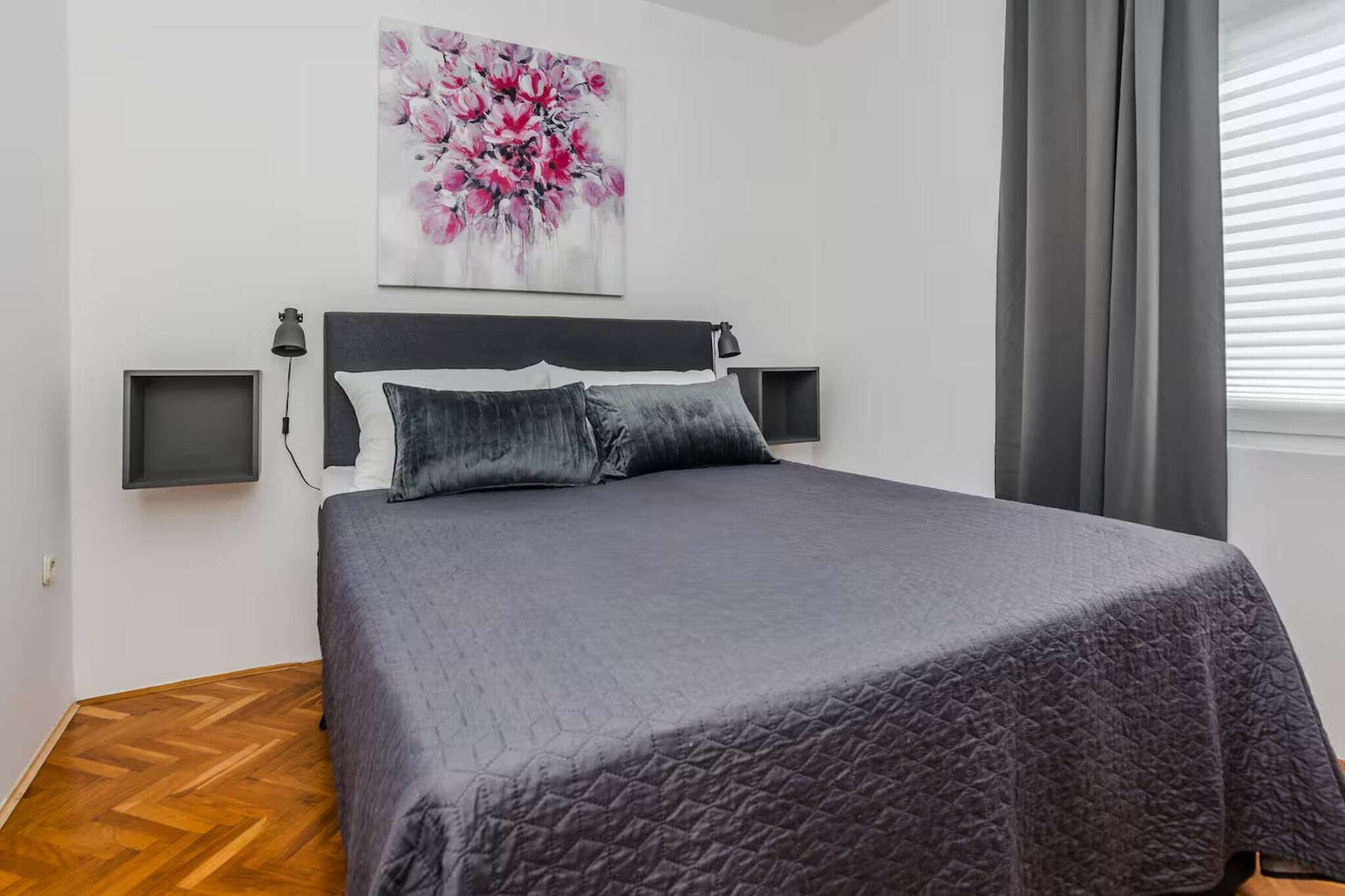 2 bedrooms, iron/ironing board, travel crib, WiFi (free)