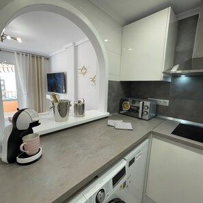 Private kitchen - Apartment 'Mar Y Sol' with Shared Pool, Wi-Fi, and Air Conditioning (Torrevieja)