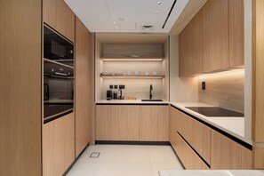 Deluxe Apartment, 2 Bedrooms, Balcony, Lake View | Private kitchen - Bonnington Tower - Mint Stay (Dubai)