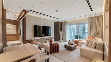 Deluxe-Apartment, 2 Schlafzimmer, Balkon, Seeblick | Wohnbereich