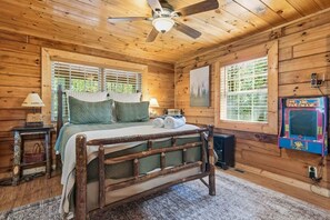 Room - Putting Green, Firepit, Cozy, Fireplace, Dogs ok (Morganton)