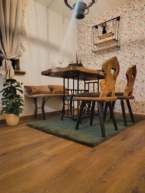 Dining - Butique apartmen with Sauna,Jacuzzi and Garden retreat (Hum pri Ormožu)