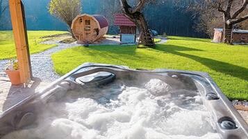 Bain à remous extérieur