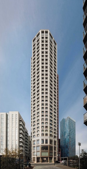 Exterior - Coworking | Gym, Spa | Laundry Room | StayCozy (London)