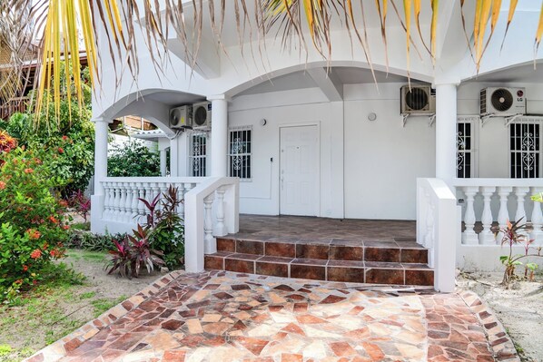 Property grounds - Newly Updated 5BR Villa | Private Pool + Rooftop Deck (San Pedro Town)