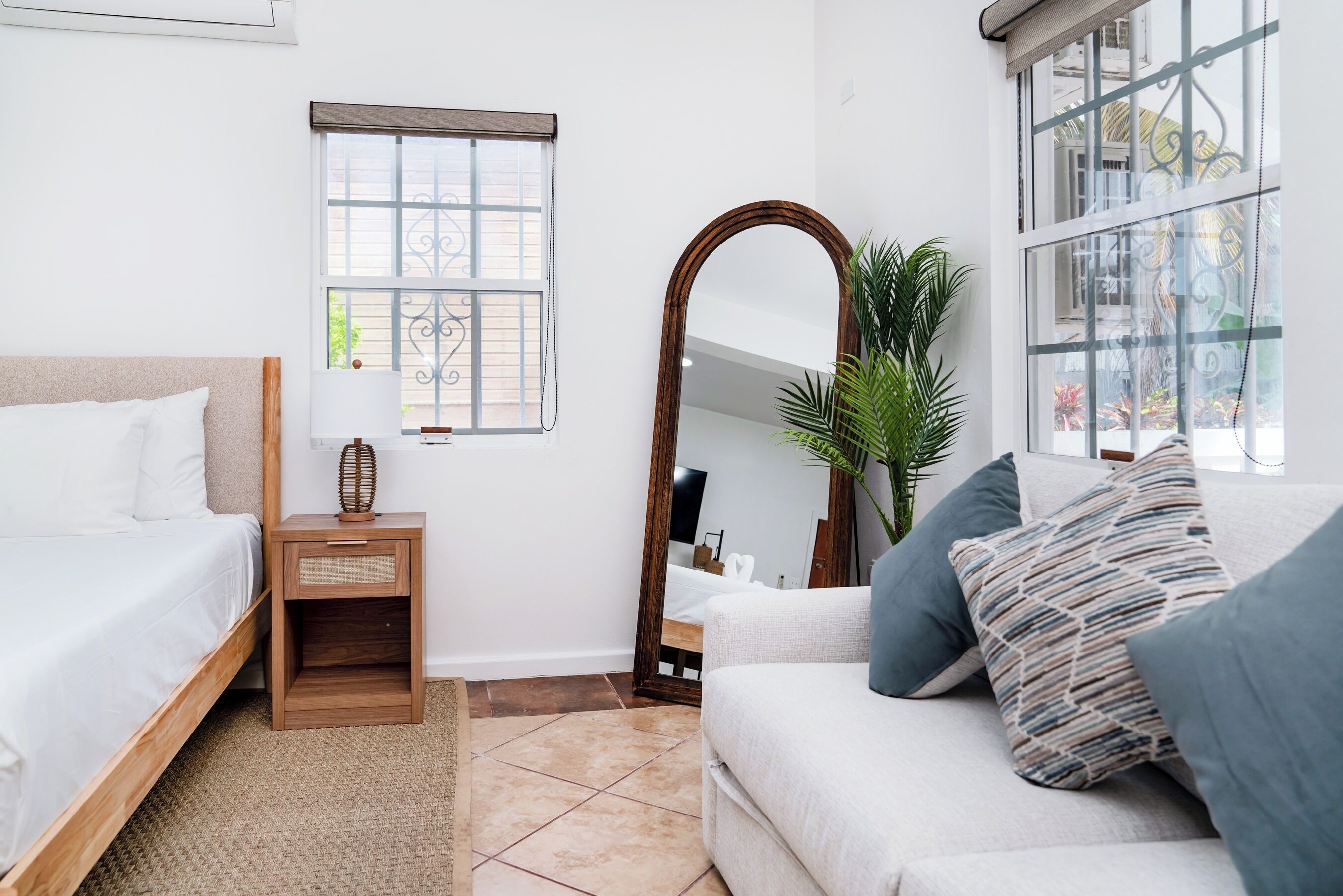 5 bedrooms, iron/ironing board, free WiFi, bed sheets