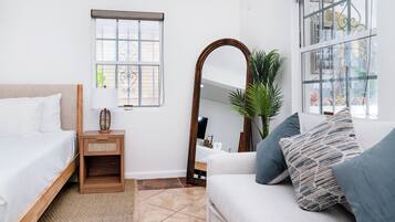 5 bedrooms, iron/ironing board, free WiFi, bed sheets