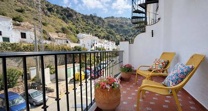 Charming 3-bedroom Apartment in Scenic Frigiliana