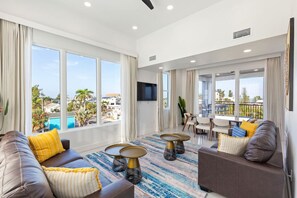 TV - Endless Gulf View Retreat (Treasure Island)