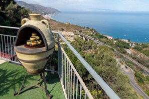 Property grounds - Oikos Taormina - Apartment with pool and garden (Taormina)