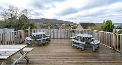 Contractor Base • En-Suite • Parking On-Site