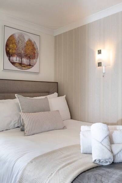 Contractor Base • En-Suite • Parking On-Site