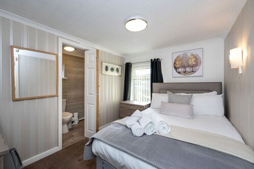 Contractor Base • En-Suite • Parking On-Site