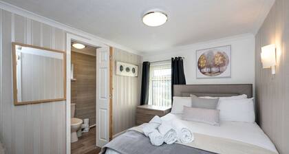 Contractor Base • En-Suite • Parking On-Site