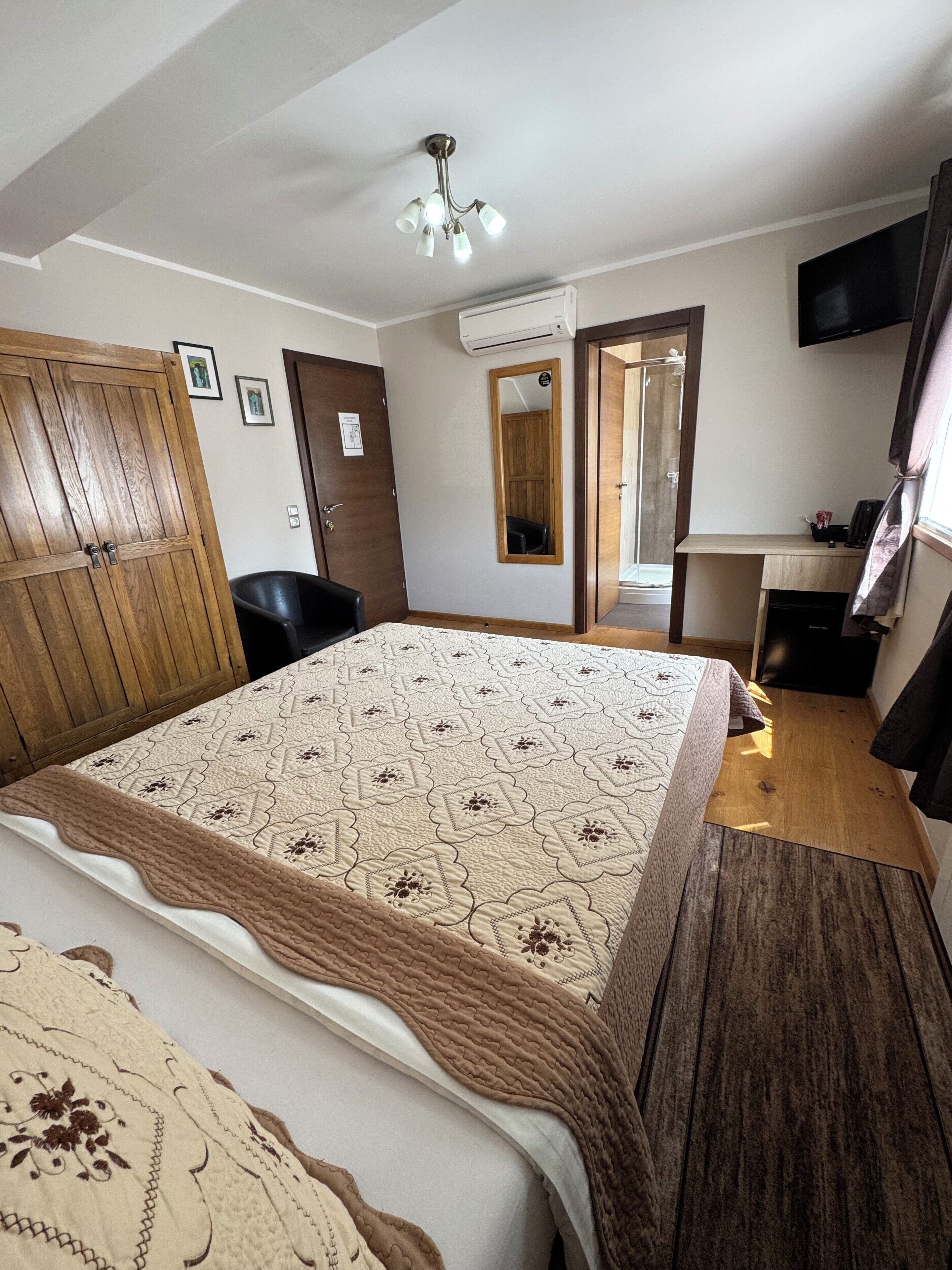 Comfort tweepersoonskamer, privébadkamer, uitzicht op tuin