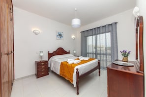 2 bedrooms, WiFi (free), bed sheets - D02 - Carrob Street House (Lagos)