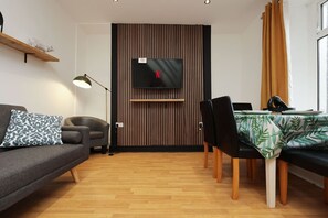 TV - Contractor Stay • Deck • TVs in Every Room (Swansea)