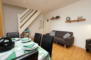 TV - Contractor Stay • Deck • TVs in Every Room (Swansea)