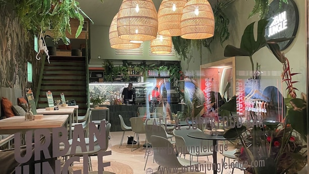 An indoor space with a bar area, seating, and hanging lights. - LAKE Loft Leaf - Pflummernhaus (Überlingen)