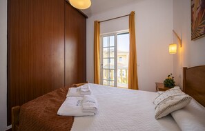 Free WiFi, bed sheets - U 04 - Bedroom 4 in Casa Quinta Estação (Lagos)