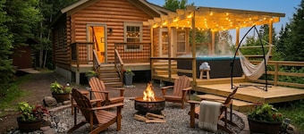 Caribou Lake Lookout – Hot Tub • Lake Views • Cozy North Shore Escape