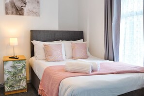 Bügeleisen/Bügelbrett, Reisekinderbett, WLAN, Bettwäsche