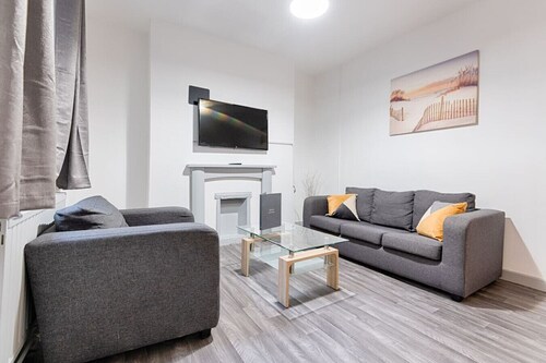 Work-Ready Stay • Central • Parking & Smart TVs