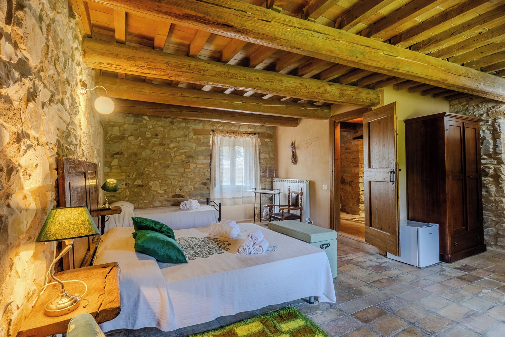 4 bedrooms, iron/ironing board, WiFi