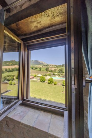 Interior - A cosy farmhouse surrounded by nature! (Marche)