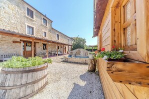 Property grounds - A cosy farmhouse surrounded by nature! (Marche)