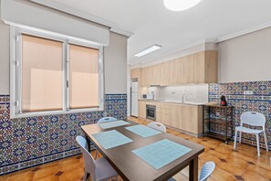 Frigorífic, microones, forn i placa de cuina 