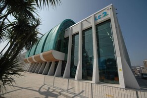 Exterior - City Centre • Parking • TVs • Ideal for Work Crew (Swansea)