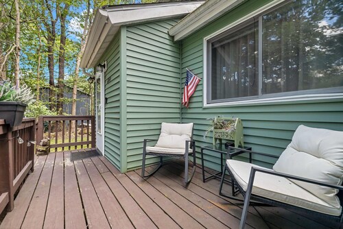 Dog Friendly Cabin w Hot Tub Sauna Fire Pit