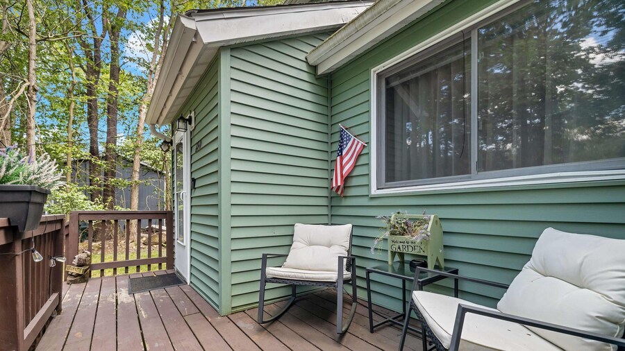 Dog Friendly Cabin w Hot Tub Sauna Fire Pit