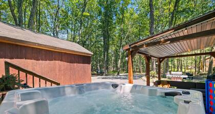 Cozy Poconos Retreat Hot Tub Dog Friendly Firepit