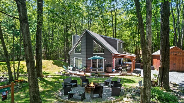 A lodge with a patio, outdoor seating, and a fire pit. - Cozy Poconos Retreat Hot Tub Dog Friendly Firepit (Pocono Lake)