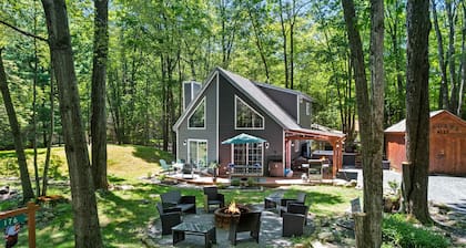 Cozy Poconos Retreat Hot Tub Dog Friendly Firepit