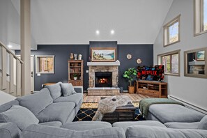 Room - Near Jfbb for Skiing With Hot Tub and Fire Pit (Blakeslee)