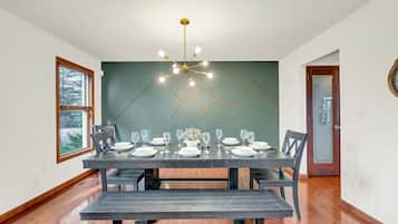 House | 5 bedrooms, Internet