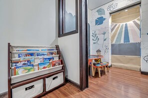 House | 5 bedrooms, Internet - Spa Retreat With Hot Tub Sauna and Game Rooms (Lake Harmony)